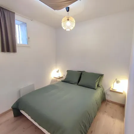 Le Voltaire * سُت